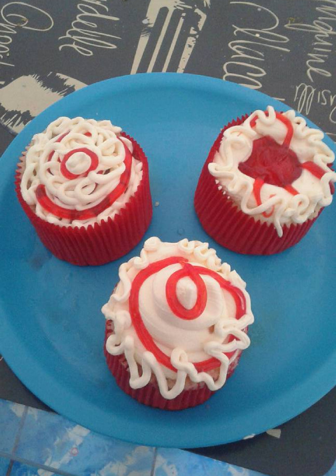 Una foto de CupCake relleno de leche condensada en MICROONDAS