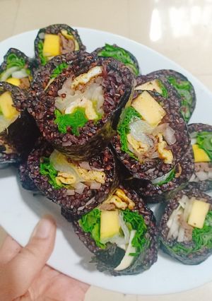 Hình của món KimBap gạo lứt.