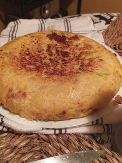 Una foto de Tortilla de patata y calabacín