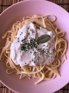 Una foto de Spaguettis con salsa de queso azul 🧀