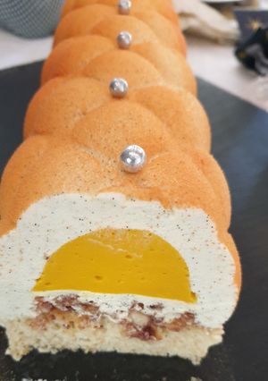 Une photo de Bûche Mangue, Noisette, Vanille