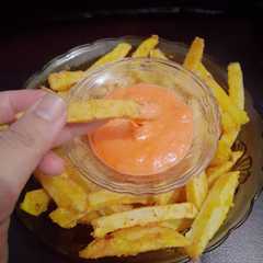 A picture of Kentang Goreng dengan Saus Keju.