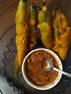 जोधपुरी मिर्ची वडे (Jodhpuri mirchi vade recipe in hindi) रेसिपी मुख्य फोटो