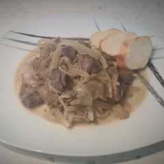 Foto principal de Hígado y pulmón de cerdo encebollado