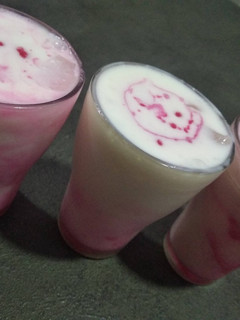 રોઝ લસ્સી (Rose Lassi Recipe In Gujarati) રેસીપી મુખ્ય ફોટો