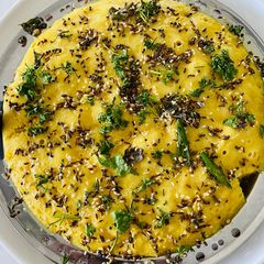 A picture of Nylon khaman.