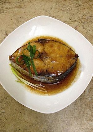 Hình của món Cá thu rim dầu hào.