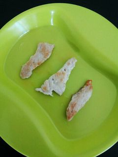 Una foto de Pechugas de pollo para bebés (introducción al BLW)