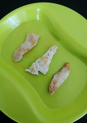 Una foto de Pechugas de pollo para bebés (introducción al BLW)