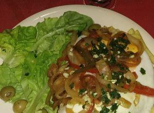 Foto principal de Chivito canadiense al plato