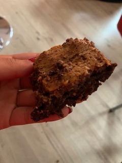 Una foto de Brownie con mantequilla de cacahuetes