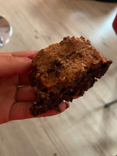 Una foto de Brownie con mantequilla de cacahuetes