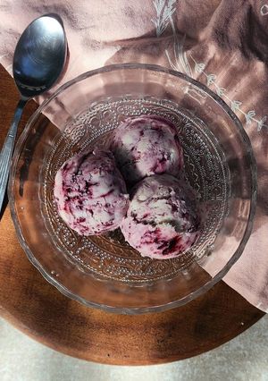 Una foto de 🍧Helado de mascarpone con frutos rojos 🍧 5 ingredientes 🌟 Facilísimo