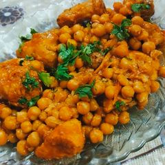 A picture of Chicken chana masala.