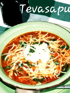 Una foto de Sopa de lasaña 🍄 🍅 🥣