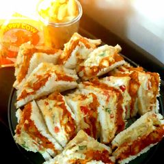 A picture of Pizza chicken sandwich.