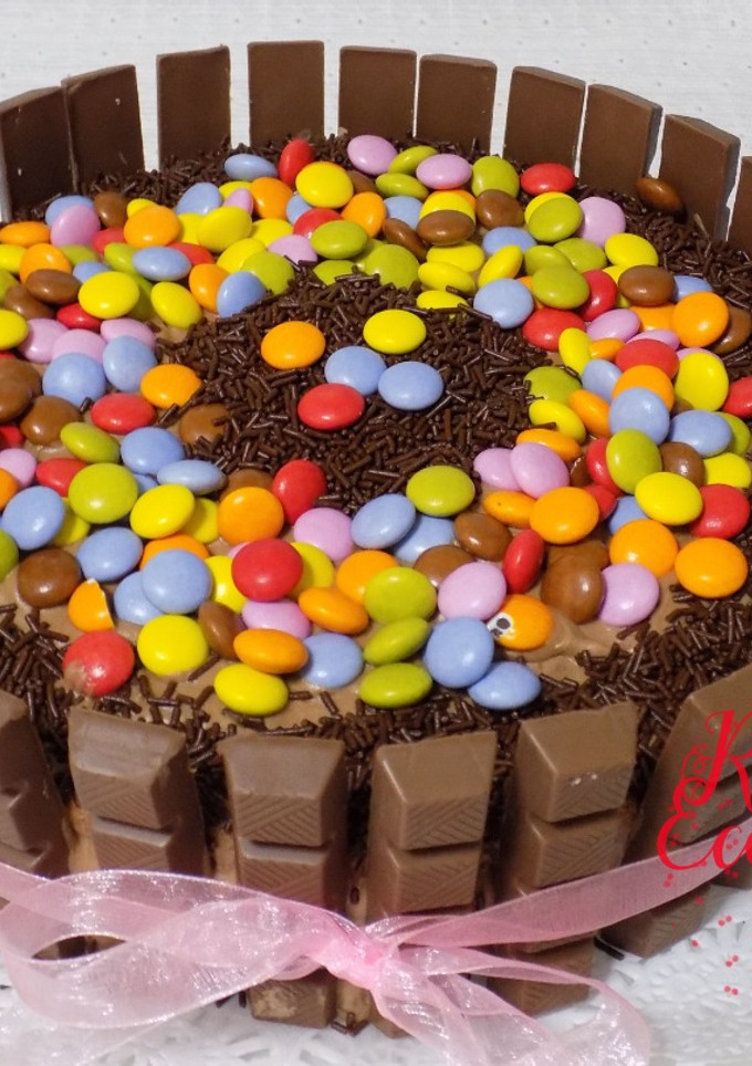 Una foto de Tarta de Lacasitos con Barritas de Chocolate - Sin Gluten
