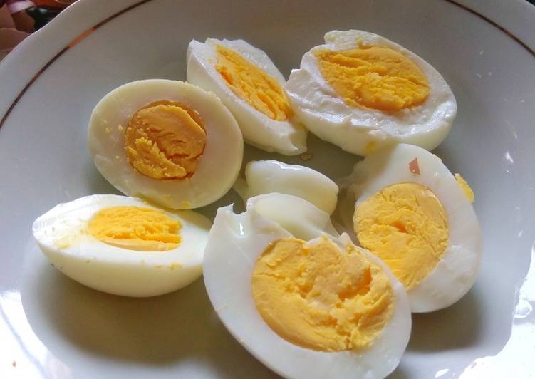 Trik merebus telur matang dalam 5 menit