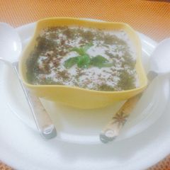 A picture of Onion tomato raita.