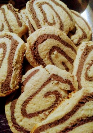 Una foto de Polvorones bicolor