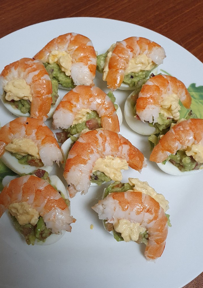 Una foto de Huevos rellenos de guacamole