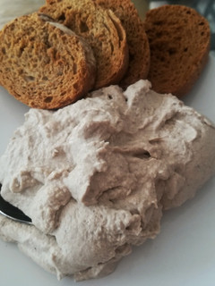 Una foto de Paté de champiñones con pimienta súper fácil