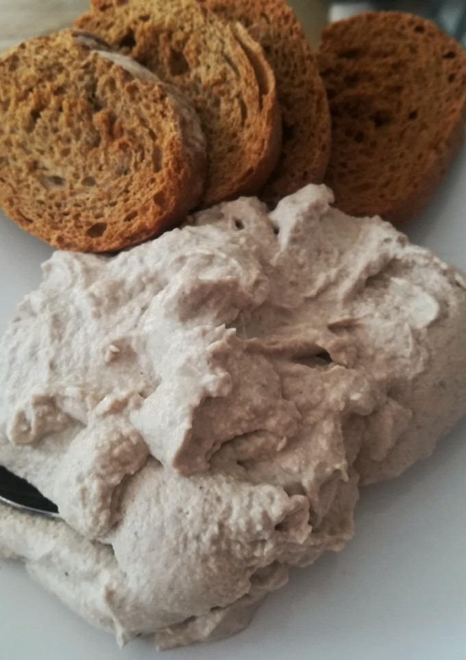 Una foto de Paté de champiñones con pimienta súper fácil