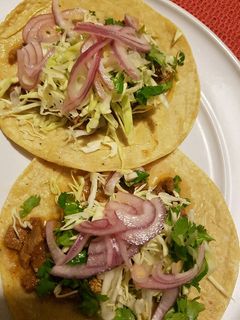 Una foto de Tacos de carne con jugo
