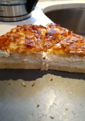 A picture of Bienenschtich (no yeast) "Bee Sting Cake".