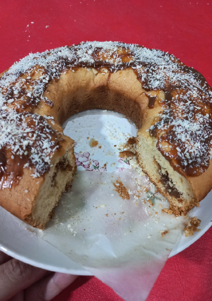 Una foto de Budín de harina y coco rallado. Relleno de dulce de leche