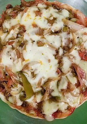 पिज़्ज़ा(pizza recipe in Hindi) रेसिपी मुख्य फोटो