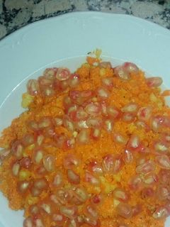 Una foto de Ensalada de frutas y verduras variadas