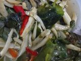 Tumis teri daun melinjo