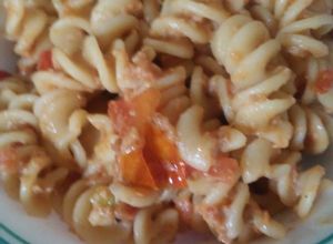 Una foto de Fusilli con atún