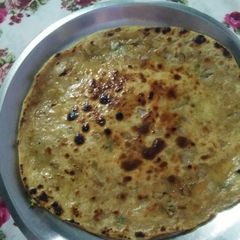 A picture of Aloo prantha.