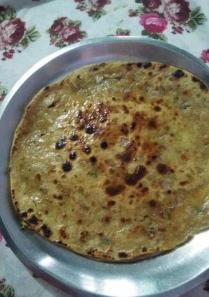 A picture of Aloo prantha.