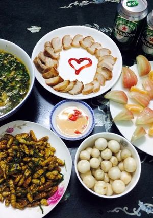 Hình của món Nhộng rang lá chanh.