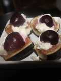 Higos con queso y cerezas