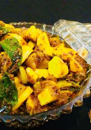 A picture of Kerala style mango pickle.