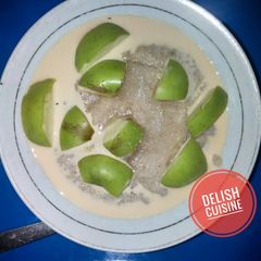 A picture of Oats and apple slices.