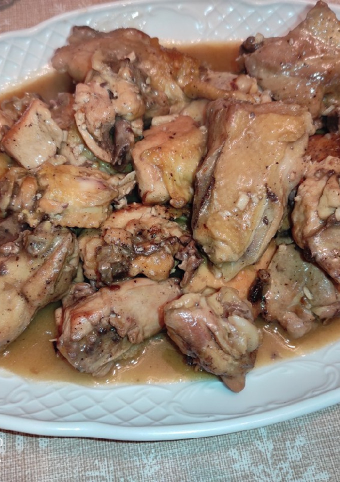Una foto de Pollo en salsa de ajo