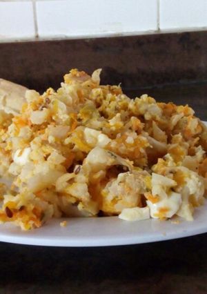 Una foto de Revuelto de coliflor y zanahoria rallada! 😋