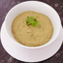 A picture of Mint coriander coconut chutney.