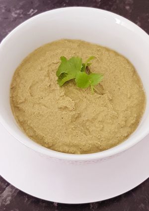 A picture of Mint coriander coconut chutney.