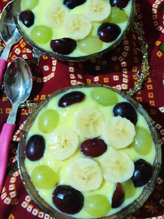 फ्रूट कस्टर्ड (Fruit custard cream recipe in Hindi) रेसिपी मुख्य फोटो
