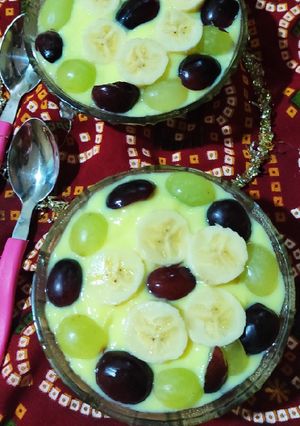 फ्रूट कस्टर्ड (Fruit custard cream recipe in Hindi) रेसिपी मुख्य फोटो