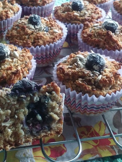Una foto de Muffins de Arándanos, sin materia grasa, sin azúcar refinada y sin harina blanca