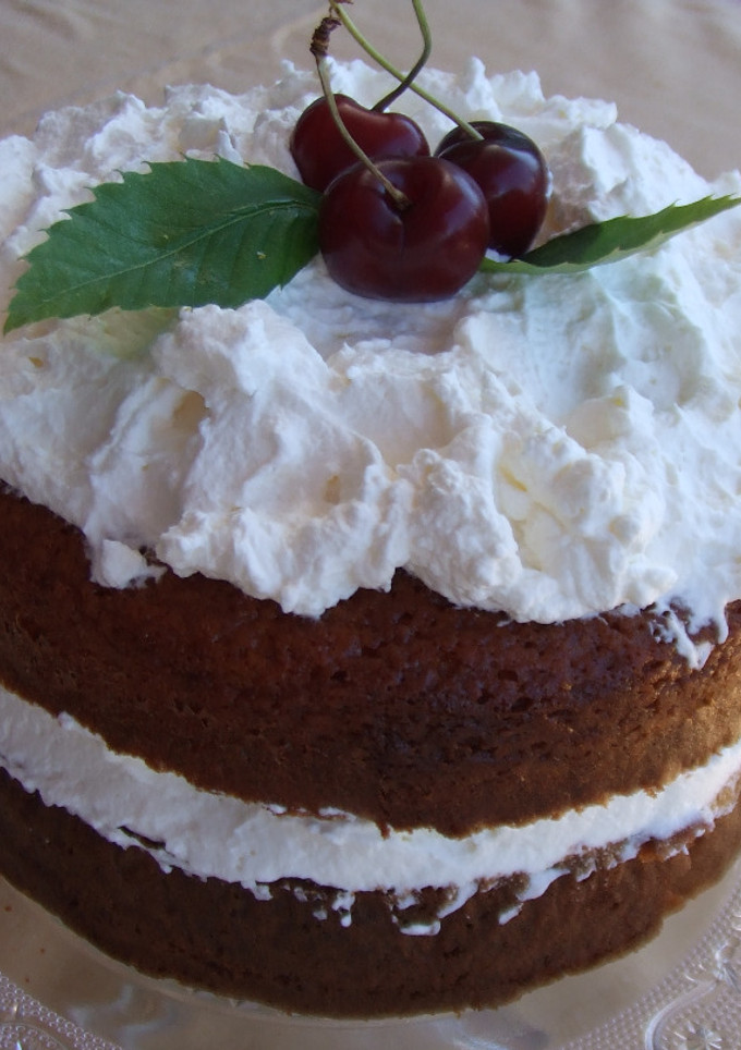 Una foto de Torta manjar de frutos rojos y chocolate