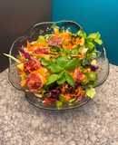 Autumn salad (σαλάτα με σύκα, λάχανα, καρότο, σταφύλι, νεκταρίνι, δυόσμο, μαρούλι, ξινόμηλο, αχλάδι)