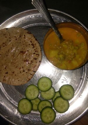 A picture of Aloo mater ki sabji.